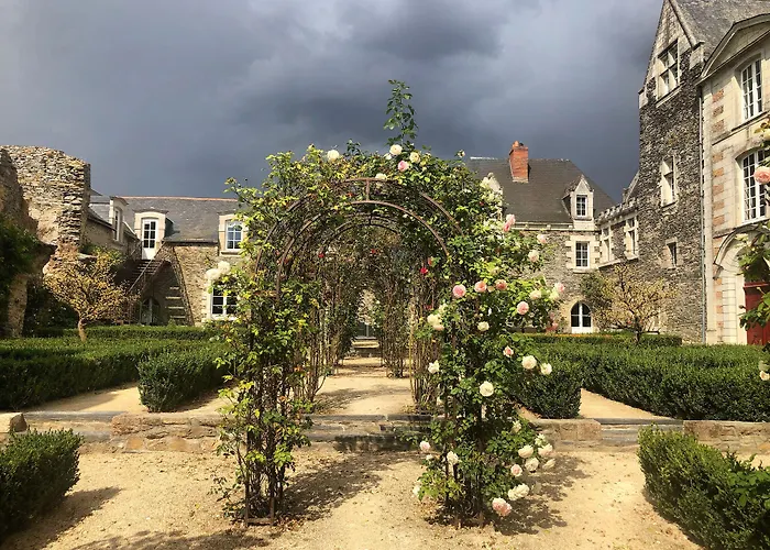 Château De L'epinay Hotel Saint-Georges sur Loire